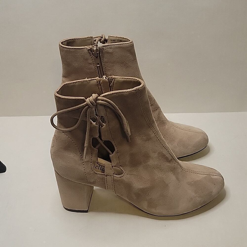Bella Vita Kirby Classic Suede Cutout Ankle Boot Bootie in Almond Size 7 1/2